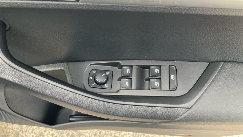 Skoda Karoq 1.6 TDI SE 5dr DSG Diesel Estate